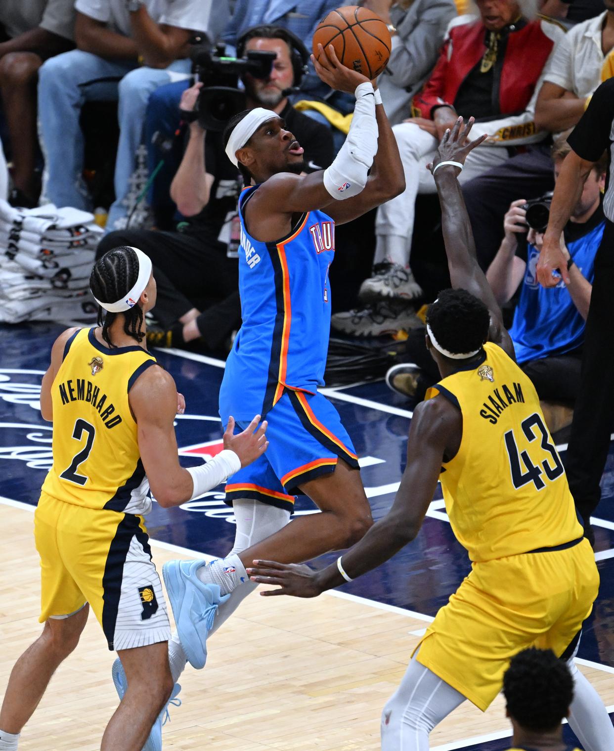 NBA决赛震撼开打，巅峰对决引爆全场