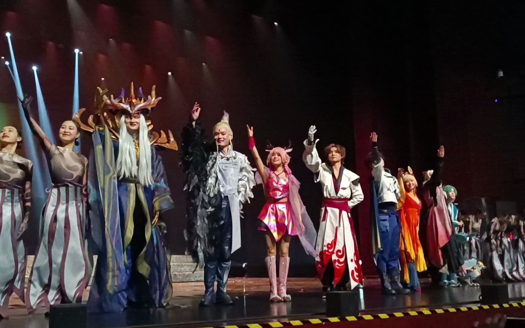 王者荣耀传奇谢幕,球迷泪洒赛场 王者荣耀传奇谢幕,球迷泪洒赛场