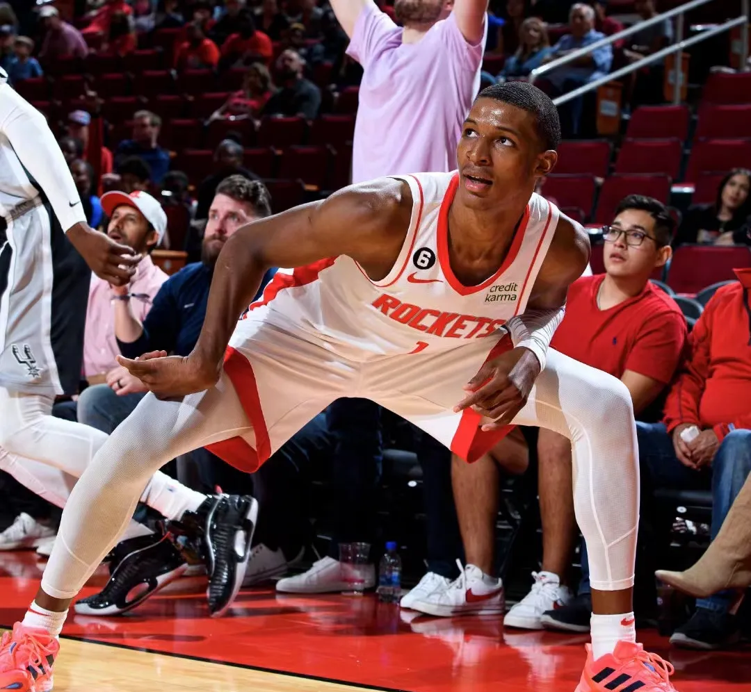 雷霆轻取雄鹿,霍勒迪惊艳四座的简单介绍 雷霆轻取雄鹿,霍勒迪惊艳四座的简单介绍