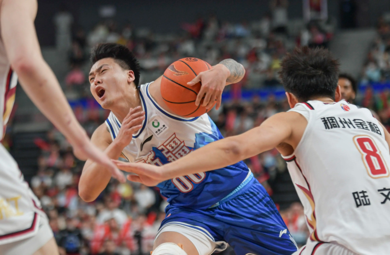 新疆队横扫吉林队，米切尔扛起全队