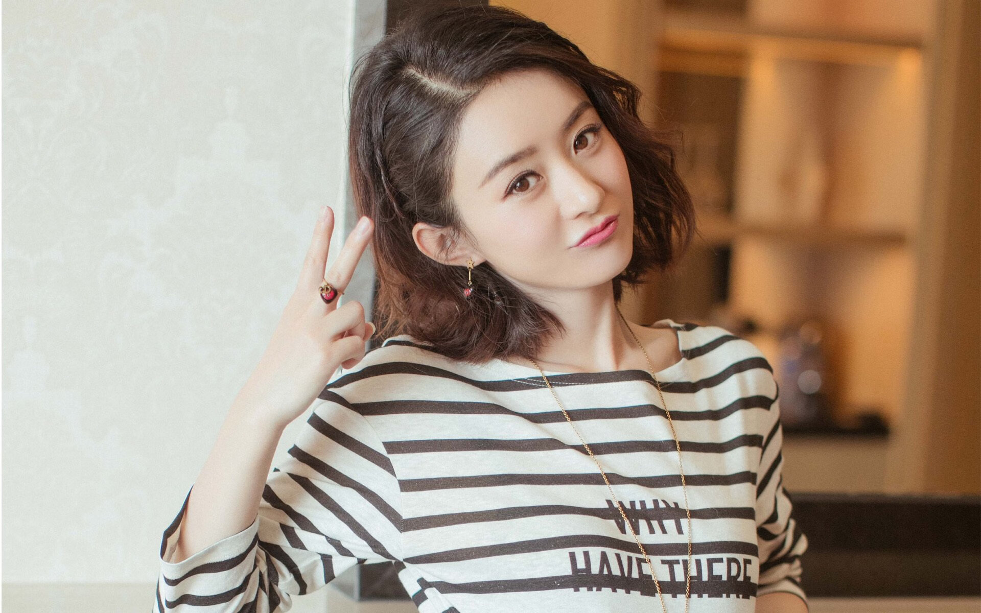 绿茵场与石油战场，西甲国家德比的战术演绎与哥伦比亚对伊拉克的全面压制