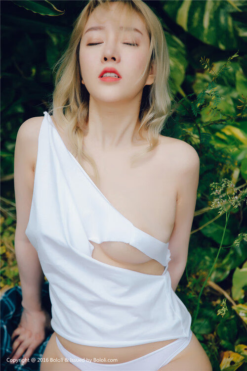 绿茵场与石油战场，西甲国家德比的战术演绎与哥伦比亚对伊拉克的全面压制