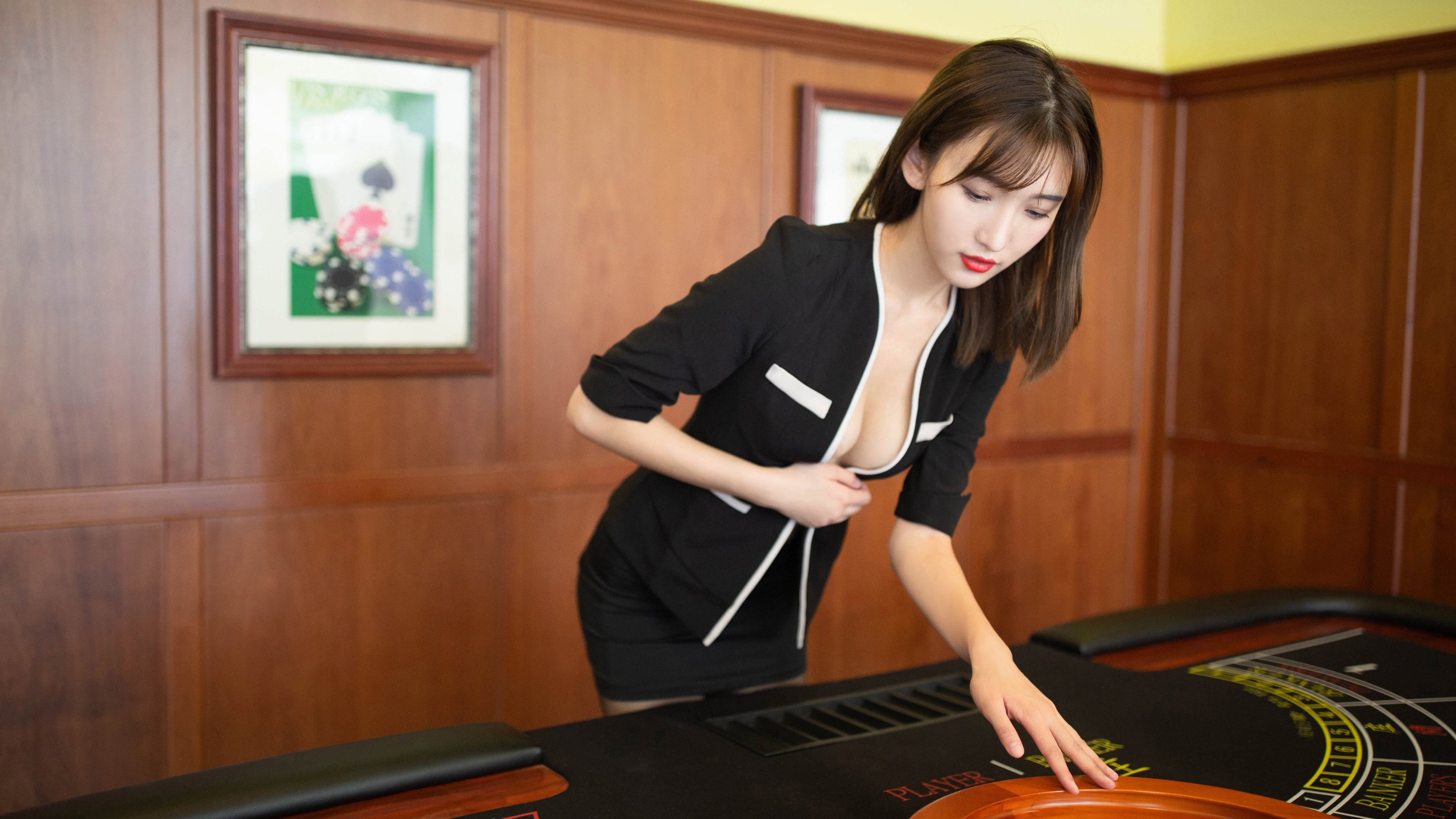 银色闪电与绿茵奇迹，当F1收官战邂逅欧冠绝杀