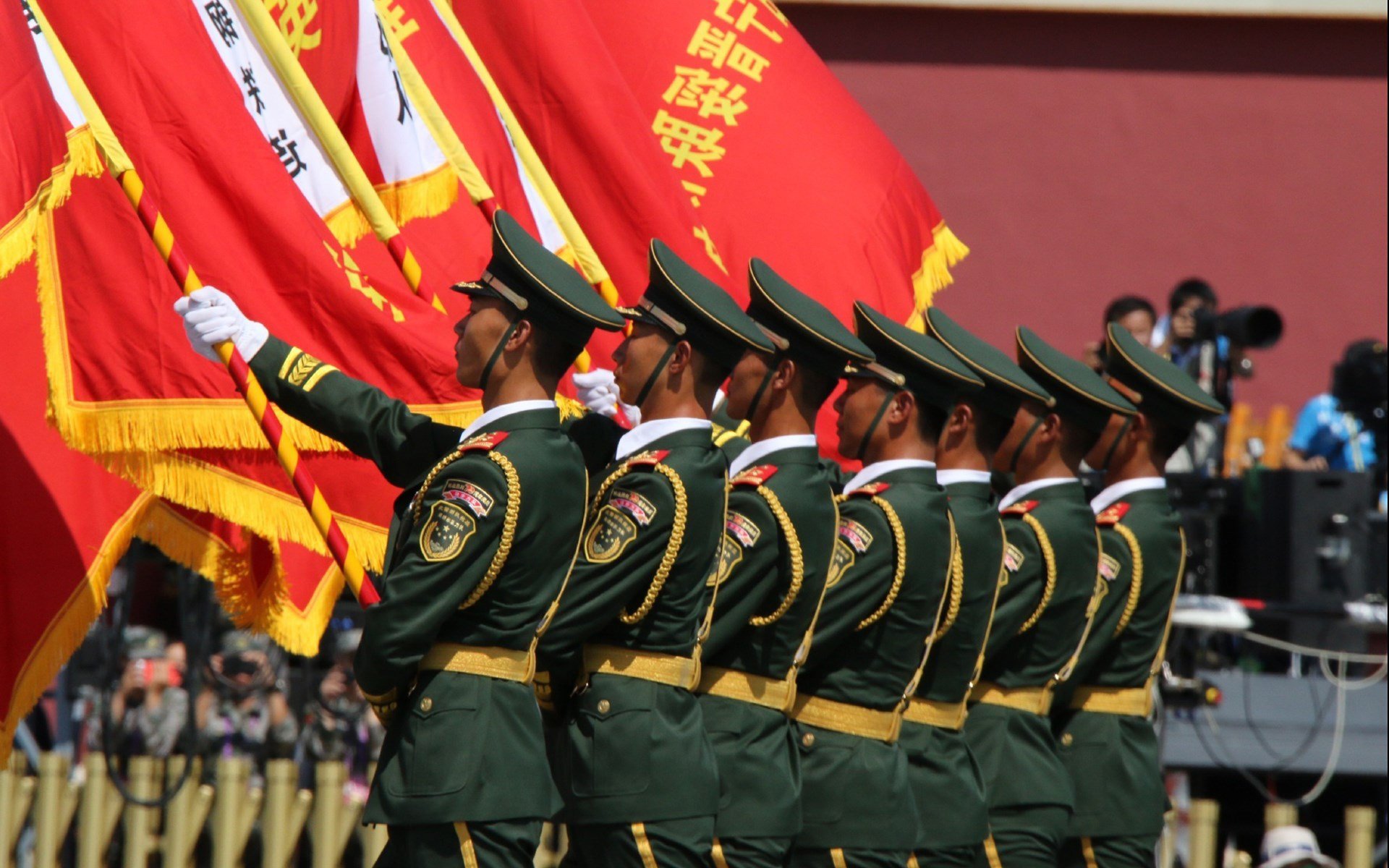 极限之路,F1新赛季揭幕惊险撞线与CBA疆辽大战绝杀传奇