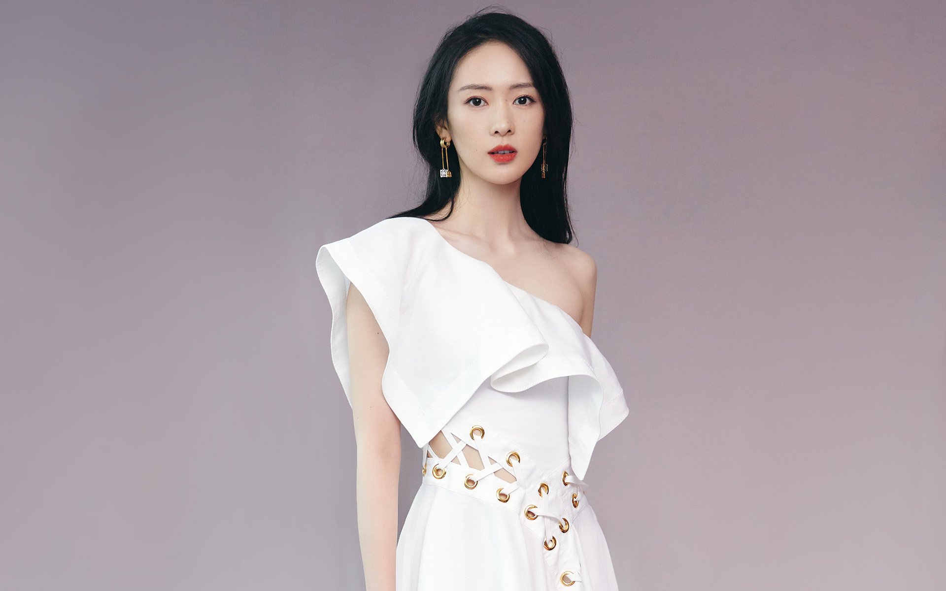 为了戏剧性和唯一性,我们可以构建一个命运逆转的叙事。标题需要抓住这场比赛的独特性,半决赛的冷门、亚洲之光、以及一个球员如何定义了历史的分界线
